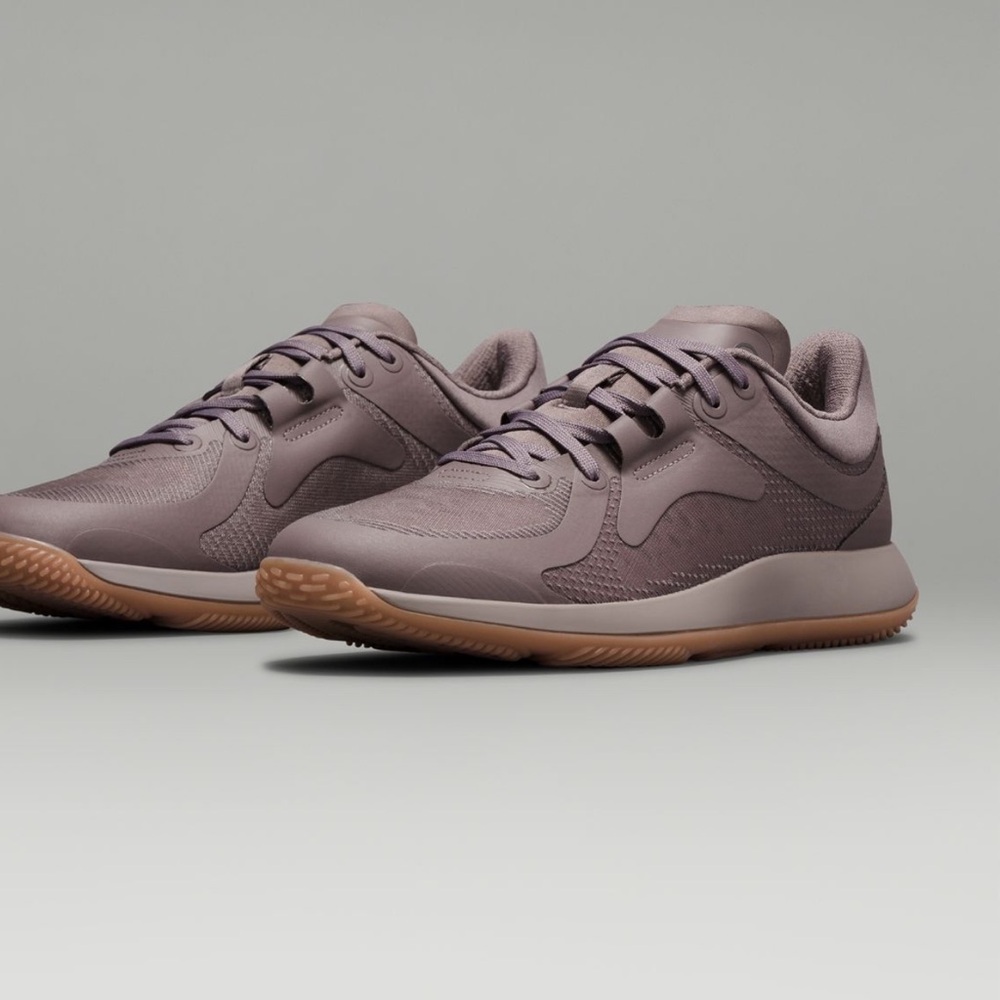 Lululemon Strongfeel Sneakers
Brand New
Comes with Box